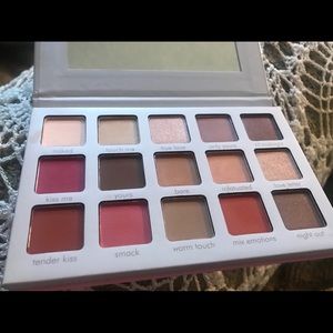 Bundle 2 eyeshadow palettes